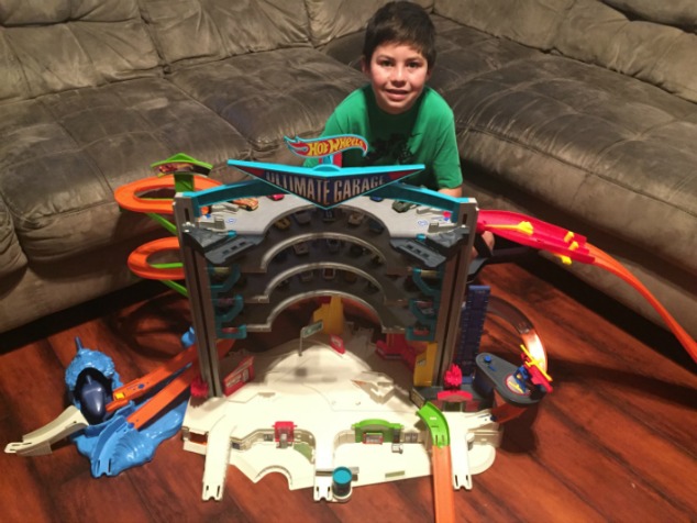 Product Review: Hot Wheels Ultimate Garage with Shark - lyonessandcub