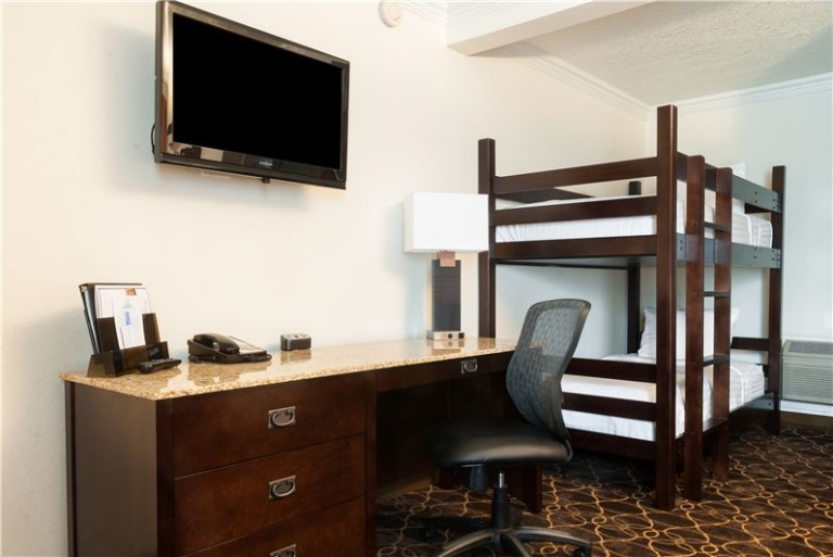 18 Family Friendly Hotels With Bunks Beds Near Disneyland Family