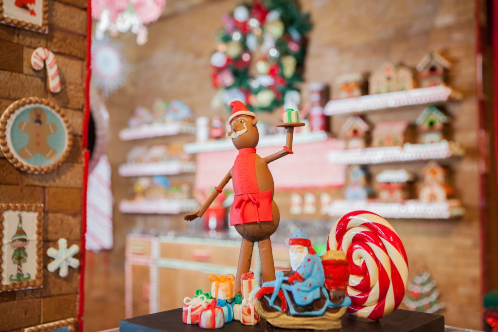 jw-marriott-los-angeles-l-a-live_gingerbread-kitchen_gingerbread-santa