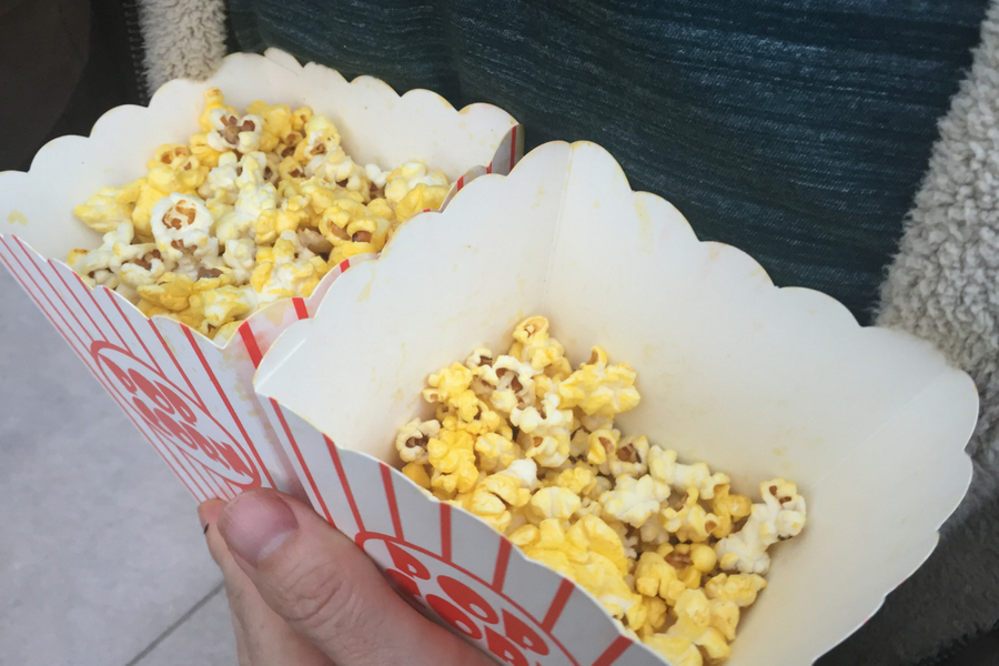 popcorn_backyard_movie_night